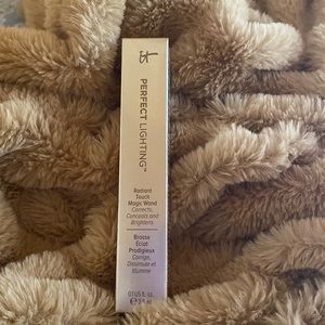 It cosmetics Perfect Lighting NIB!